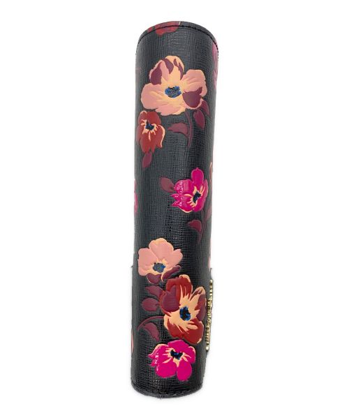 Kate Spade（ケイトスペード）Kate Spade (ケイトスペード) デヴィンフォールポピーズミディアムバイフォールドウォレット ブラック×ピンクの古着・服飾アイテム