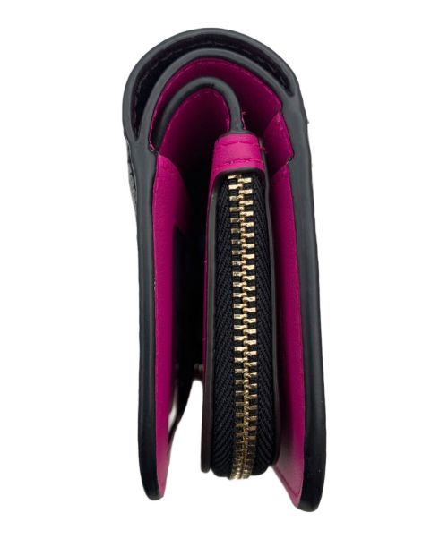 Kate Spade（ケイトスペード）Kate Spade (ケイトスペード) デヴィンフォールポピーズミディアムバイフォールドウォレット ブラック×ピンクの古着・服飾アイテム