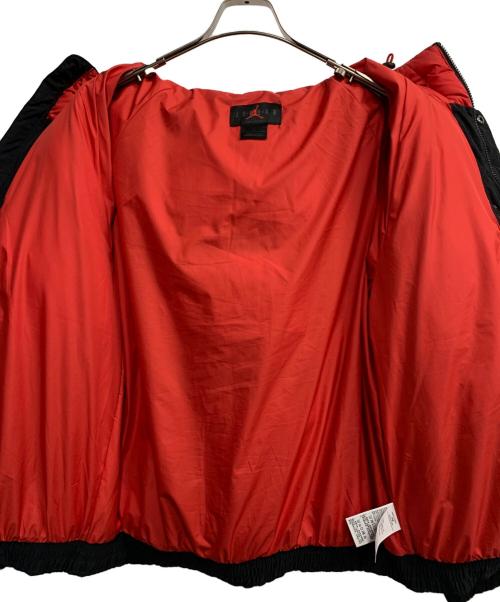 NIKE（ナイキ）NIKE (ナイキ) ESSENTIAL JUMPMAN PUFFER JACKET (エッセンシャルパファージャケット) ブラック×レッド サイズ:Sの古着・服飾アイテム