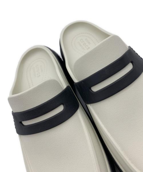 crocs（クロックス）crocs (クロックス) ストンプハイシャインローファー ホワイト×ブラック サイズ:M5 W7の古着・服飾アイテム