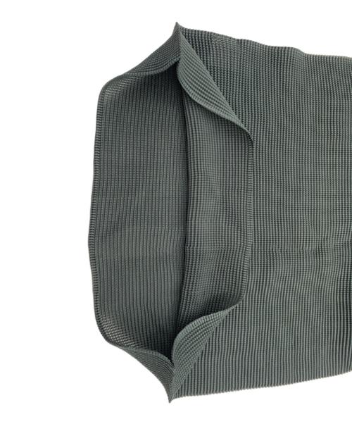 ISSEY MIYAKE me（イッセイ ミヤケ ミー）ISSEY MIYAKE me (イッセイ ミヤケ ミー) ハイネックカットソー グリーン サイズ:記載なしの古着・服飾アイテム