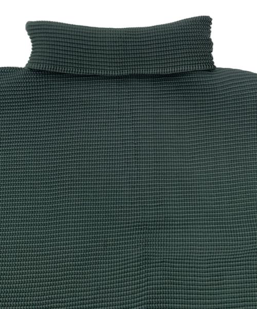 ISSEY MIYAKE me（イッセイ ミヤケ ミー）ISSEY MIYAKE me (イッセイ ミヤケ ミー) ハイネックカットソー グリーン サイズ:記載なしの古着・服飾アイテム