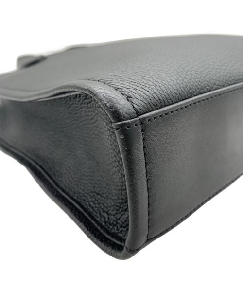 MICHAEL KORS（マイケル・コース）MICHAEL KORS (マイケル・コース) スクエアショルダーバッグ ブラックの古着・服飾アイテム