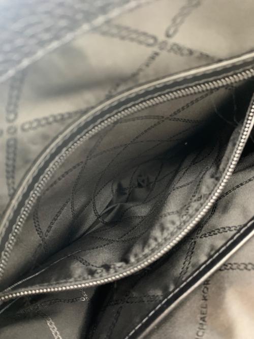 MICHAEL KORS（マイケル・コース）MICHAEL KORS (マイケル・コース) スクエアショルダーバッグ ブラックの古着・服飾アイテム