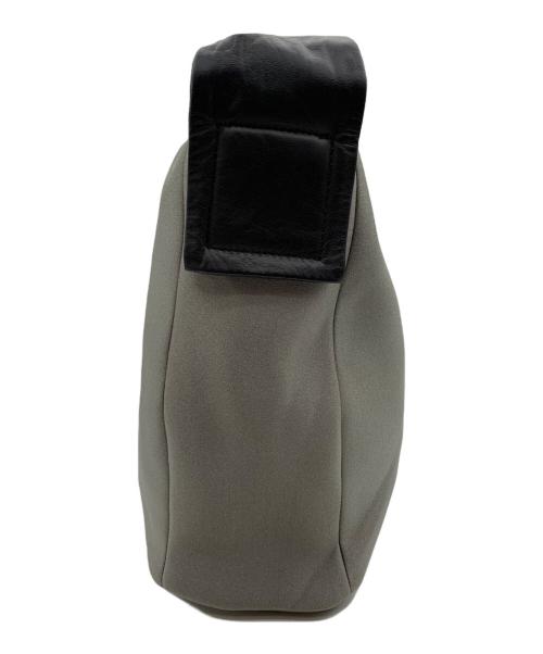 kawa-kawa（カワカワ）kawa-kawa (カワカワ) ear PAPILLONNER (イアパピヨネ) wetワンショルダーバッグ オリーブの古着・服飾アイテム