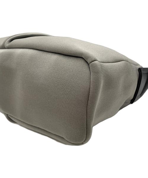 kawa-kawa（カワカワ）kawa-kawa (カワカワ) ear PAPILLONNER (イアパピヨネ) wetワンショルダーバッグ オリーブの古着・服飾アイテム