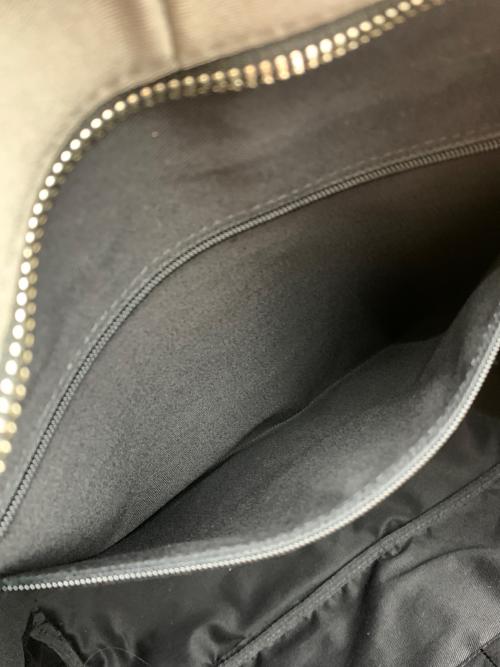 kawa-kawa（カワカワ）kawa-kawa (カワカワ) ear PAPILLONNER (イアパピヨネ) wetワンショルダーバッグ オリーブの古着・服飾アイテム