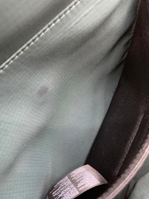 LACOSTE（ラコステ）LACOSTE (ラコステ) スモールメッセンジャーバッグ オリーブの古着・服飾アイテム