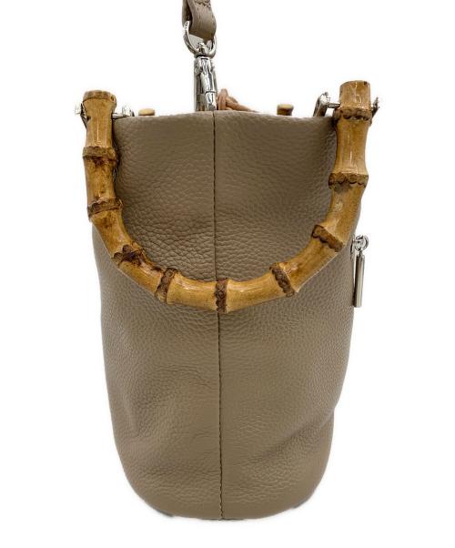 Beaure（ビュレ）Beaure (ビュレ) カウレザー バンブー ハンドル バケット BAG ベージュの古着・服飾アイテム
