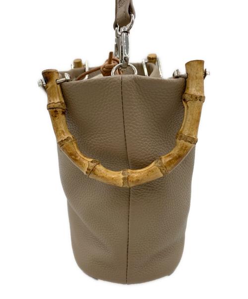 Beaure（ビュレ）Beaure (ビュレ) カウレザー バンブー ハンドル バケット BAG ベージュの古着・服飾アイテム