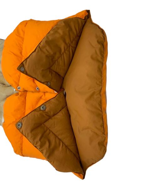 Rocky Mountain FeatherBed（ロッキーマウンテンフェザーベッド）Rocky Mountain FeatherBed (ロッキーマウンテンフェザーベッド) ダウンベスト ベージュ×オレンジ サイズ:11/12の古着・服飾アイテム