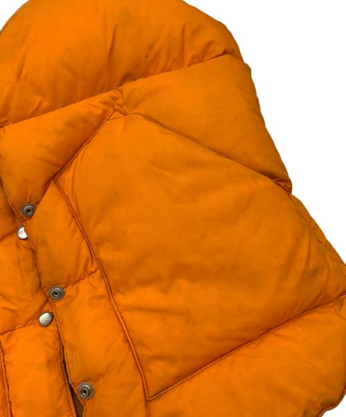 Rocky Mountain FeatherBed（ロッキーマウンテンフェザーベッド）Rocky Mountain FeatherBed (ロッキーマウンテンフェザーベッド) ダウンベスト ベージュ×オレンジ サイズ:11/12の古着・服飾アイテム