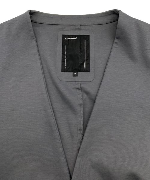 ATTACHMENT（アタッチメント）ATTACHMENT (アタッチメント) コットンコンプレッシャーノーカラージャケット グレー サイズ:2の古着・服飾アイテム