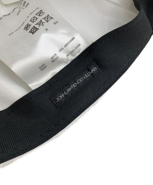 JOHN LAWRENCE SULLIVAN（ジョン ローレンス サリバン）JOHN LAWRENCE SULLIVAN (ジョン ローレンス サリバン) EMBROIDERY CAP ホワイト サイズ:OSの古着・服飾アイテム