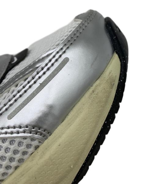 NIKE（ナイキ）NIKE (ナイキ) V2K Run Barely Grape グレー サイズ:25.0㎝の古着・服飾アイテム