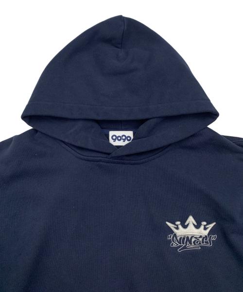 9090（ナインティナインティ）9090 (ナインティナインティ) King Logo Hoodie ネイビー サイズ:XLの古着・服飾アイテム