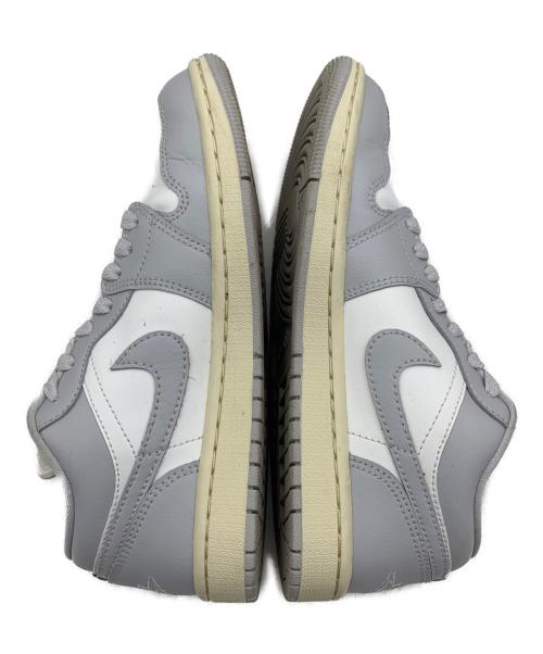 NIKE（ナイキ）NIKE (ナイキ) WMNS AIR JORDAN 1 LOW ホワイト×グレー サイズ:23.5cmの古着・服飾アイテム
