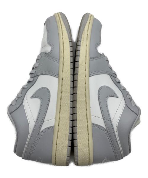 NIKE（ナイキ）NIKE (ナイキ) WMNS AIR JORDAN 1 LOW ホワイト×グレー サイズ:23.5cmの古着・服飾アイテム