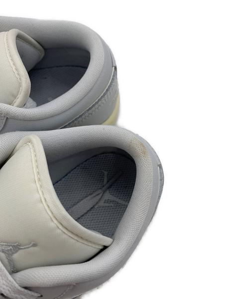 NIKE（ナイキ）NIKE (ナイキ) WMNS AIR JORDAN 1 LOW ホワイト×グレー サイズ:23.5cmの古着・服飾アイテム