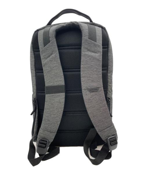 Incase（インケース）Incase (インケース) バックパック グレーの古着・服飾アイテム