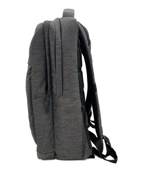 Incase（インケース）Incase (インケース) バックパック グレーの古着・服飾アイテム