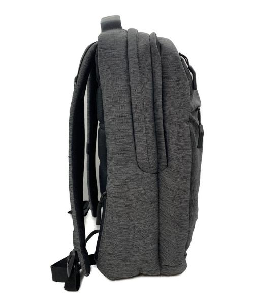 Incase（インケース）Incase (インケース) バックパック グレーの古着・服飾アイテム