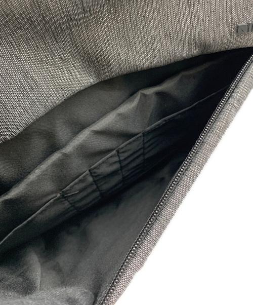 Incase（インケース）Incase (インケース) バックパック グレーの古着・服飾アイテム