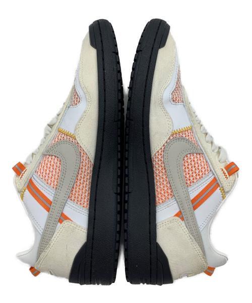 NIKE（ナイキ）NIKE (ナイキ) スニーカー ベージュ×オレンジ サイズ:28.0cmの古着・服飾アイテム