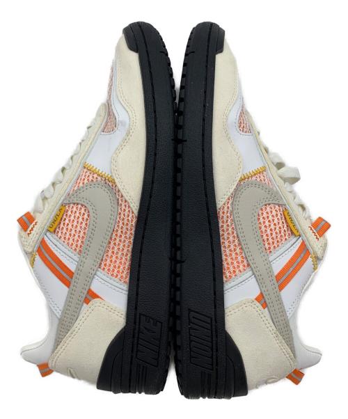 NIKE（ナイキ）NIKE (ナイキ) スニーカー ベージュ×オレンジ サイズ:28.0cmの古着・服飾アイテム