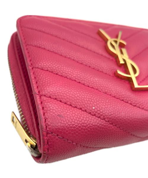 Saint Laurent Paris（サンローランパリ）Saint Laurent Paris (サンローランパリ) Grain De Poudre Matelasse Chevron Compact Zip Wallet ピンクの古着・服飾アイテム