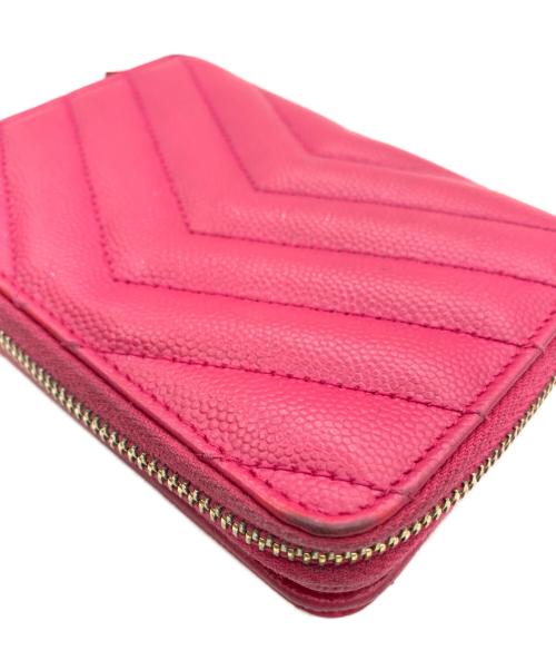Saint Laurent Paris（サンローランパリ）Saint Laurent Paris (サンローランパリ) Grain De Poudre Matelasse Chevron Compact Zip Wallet ピンクの古着・服飾アイテム