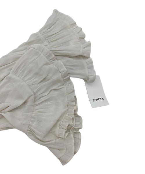 Snidel（スナイデル）Snidel (スナイデル) コールドショルダーセットアップ ホワイトの古着・服飾アイテム