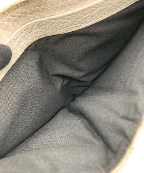 Maison Margiela（メゾンマルジェラ）Maison Margiela (メゾンマルジェラ) レザーポッパーウォレット ホワイトの古着・服飾アイテム