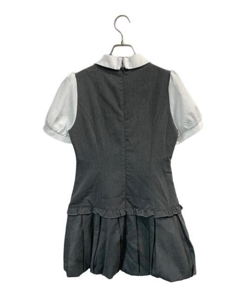 rilly emulie（リリーエミュリ）Rilly emulie (リリーエミュリ) Double Ribbon Ballon Pleats Onepiece グレー×ホワイト サイズ:Fの古着・服飾アイテム