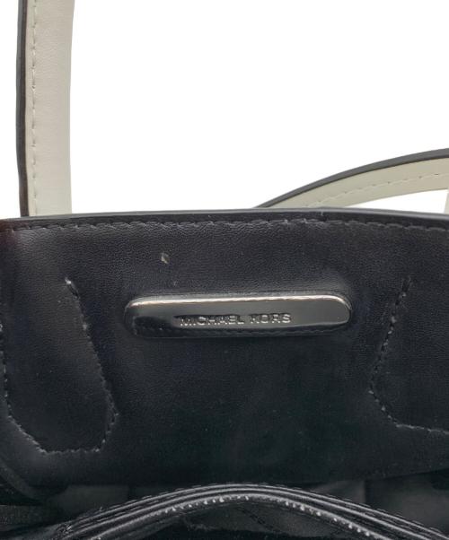 MICHAEL KORS（マイケルコース）MICHAEL KORS (マイケルコース) ショルダーバッグ ホワイト×ブラックの古着・服飾アイテム