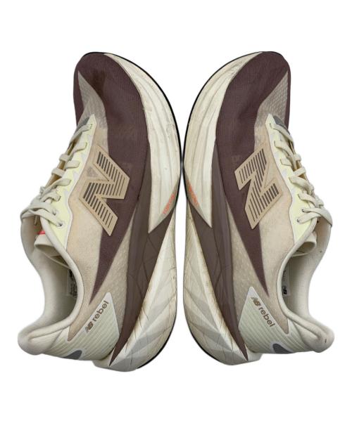 NEW BALANCE（ニューバランス）NEW BALANCE (ニューバランス) FuelCell Rebel v5  ベージュ×ブラウン サイズ:28.5の古着・服飾アイテム