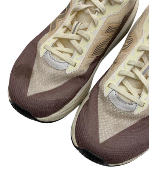 NEW BALANCE（ニューバランス）NEW BALANCE (ニューバランス) FuelCell Rebel v5  ベージュ×ブラウン サイズ:28.5の古着・服飾アイテム