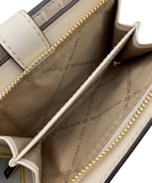 MICHAEL KORS（マイケルコース）MICHAEL KORS (マイケルコース) GREENWICH タブ ジップラウンド ウォレット ミディアム ベージュの古着・服飾アイテム