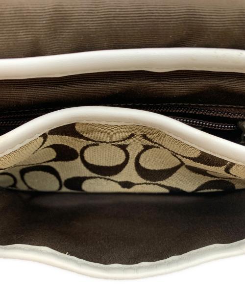COACH（コーチ）COACH (コーチ) エンボス ショルダーバッグ ベージュ×ホワイトの古着・服飾アイテム