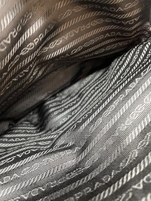 PRADA（プラダ）PRADA (プラダ) ショルダーバッグ ブラックの古着・服飾アイテム