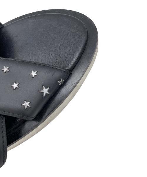 JIMMY CHOO（ジミーチュウ）JIMMY CHOO (ジミーチュウ) スタースタッズクロスサンダル ブラック サイズ:38の古着・服飾アイテム