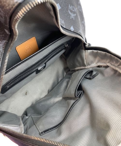 MCM（エムシーエム）MCM (エムシーエム) スタッズリュック ブラックの古着・服飾アイテム