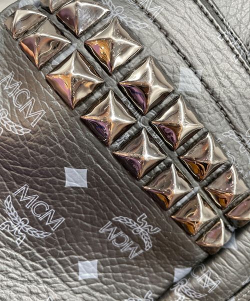 MCM（エムシーエム）MCM (エムシーエム) スタッズリュック ブラックの古着・服飾アイテム