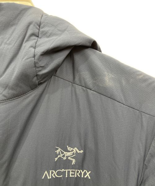 ARC'TERYX（アークテリクス）ARC'TERYX (アークテリクス) ATOM LT HOODY ネイビー サイズ:Sの古着・服飾アイテム