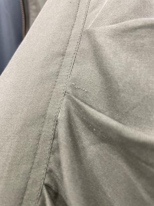 GOOUCH（グーチ）GOOUCH (グーチ) シルクステンカラージャケット カーキ サイズ:Lの古着・服飾アイテム