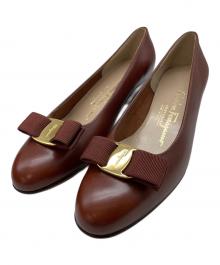 Salvatore Ferragamo（サルヴァトーレ フェラガモ）の古着「ヴァラリボンパンプス」｜ブラウン