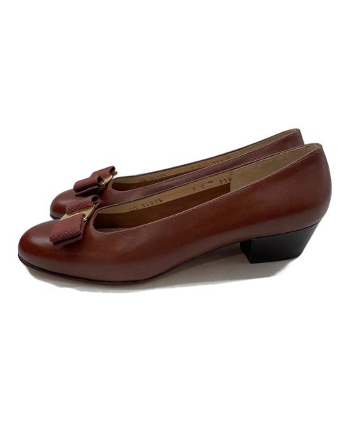 Salvatore Ferragamo（サルヴァトーレ フェラガモ）Salvatore Ferragamo (サルヴァトーレ フェラガモ) ヴァラリボンパンプス ブラウン サイズ:7Cの古着・服飾アイテム