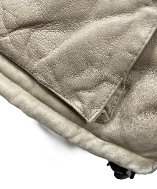 AVIREX（アヴィレックス）AVIREX (アヴィレックス) ラムレザーダウンジャケット ベージュ×グリーン サイズ:Mの古着・服飾アイテム