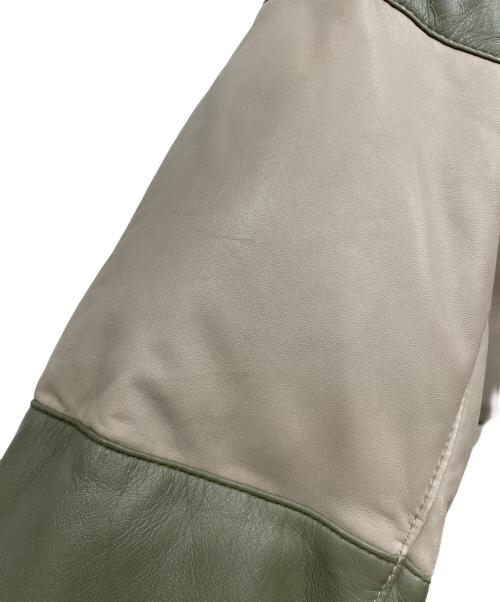 AVIREX（アヴィレックス）AVIREX (アヴィレックス) ラムレザーダウンジャケット ベージュ×グリーン サイズ:Mの古着・服飾アイテム