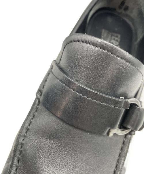 Salvatore Ferragamo（サルヴァトーレ フェラガモ）Salvatore Ferragamo (サルヴァトーレ フェラガモ) ドライビングシューズ ブラック サイズ:61/2の古着・服飾アイテム